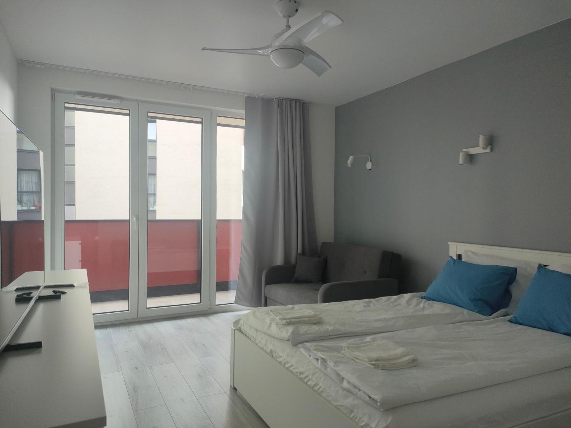 2-bedroom With 2 Free Parking Spots - Tauron Arena Homestay Krakow